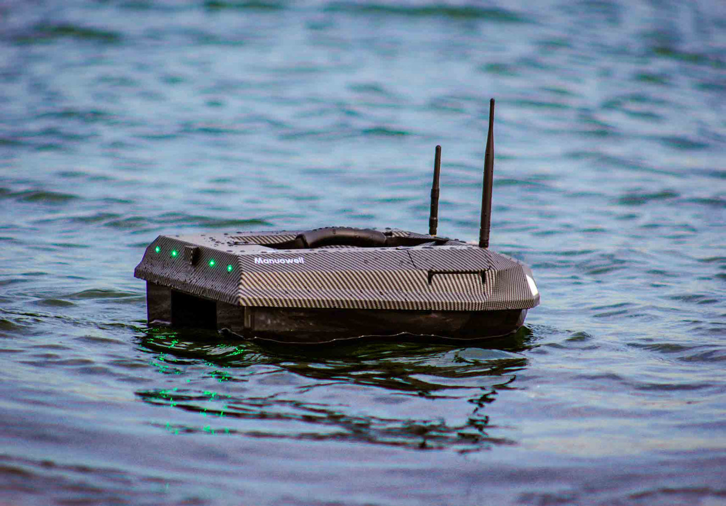 Manuowell Assassin Futterboot mit GPS Autopilot und Echolot Seite.